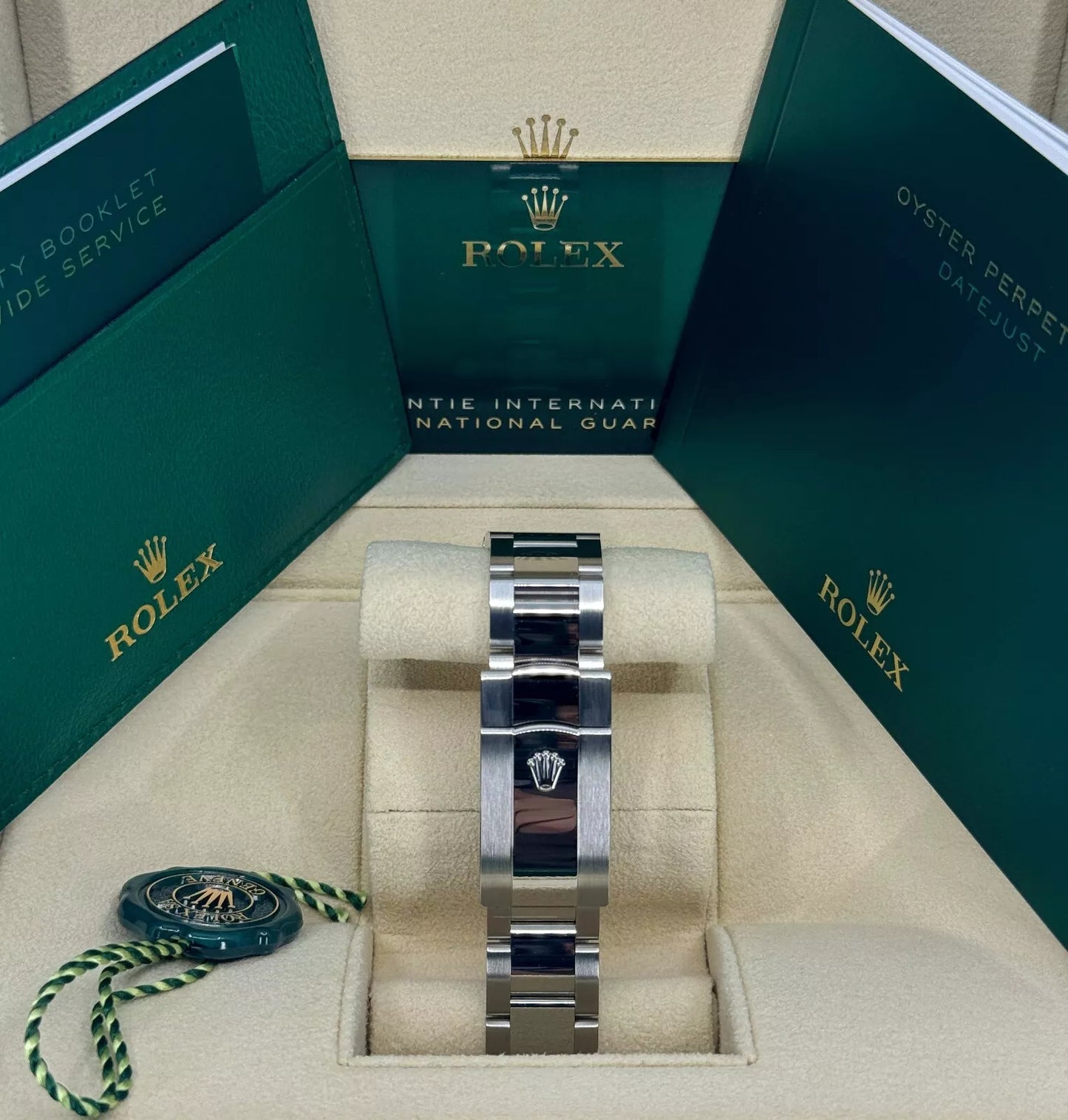 Unworn Rolex Datejust 41mm Ref. 126300 – Blue Roman Dial – Oyster Bracelet – 2025 Dated